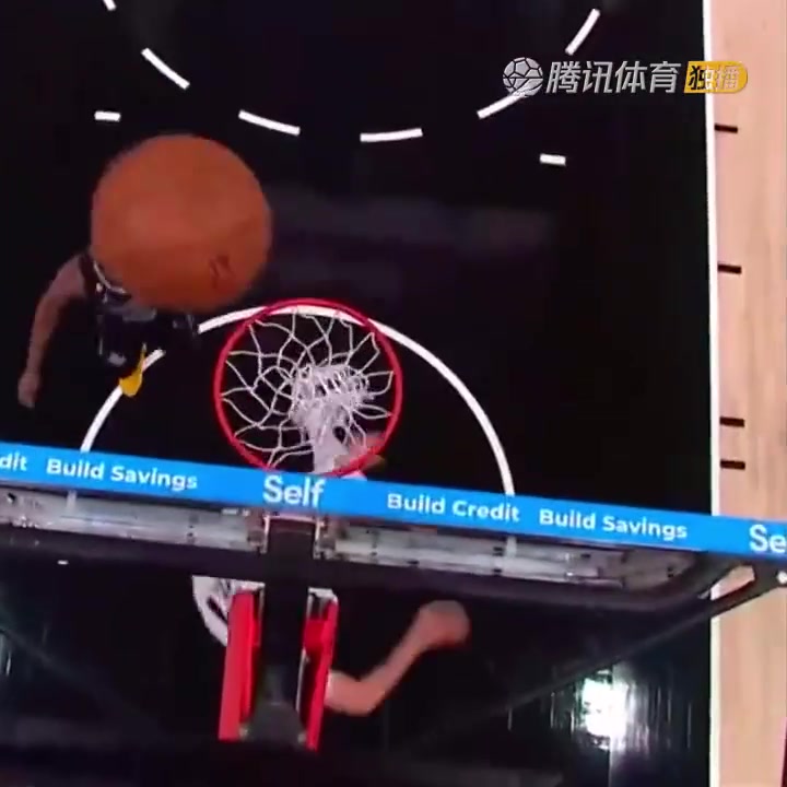 罕见一幕!努尔基奇抛投 球神奇停在篮板上沿 看呆凯尔登!(努尔基奇集锦) 罕见一幕!努尔基奇抛投 球神奇停在篮板上沿 看呆凯尔登!(努尔基奇集锦)